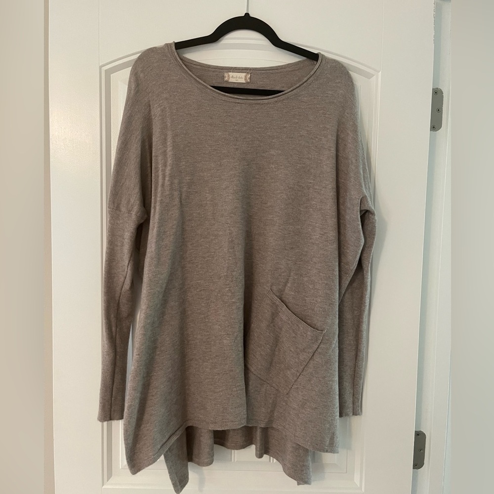 Altar’d state tunic// size medium/large